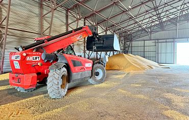 Зерновые работы с помощью телескопических погрузчиков Арлифт