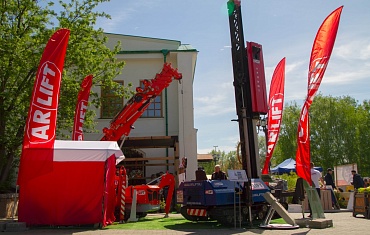 Выставка в Екатеринбурге "Дерево+Дом. Коттедж. Дача"